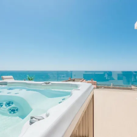 Vivi Homes - Kenzo Pool, Jacuzzi, Terrace & Sea View Apartment *