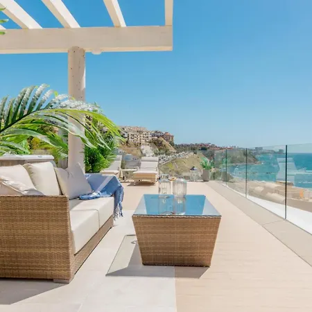 Vivi Homes - Kenzo Pool, Jacuzzi, Terrace & Sea View