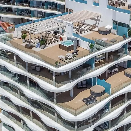 Vivi Homes - Kenzo Pool, Jacuzzi, Terrace & Sea View Apartment *