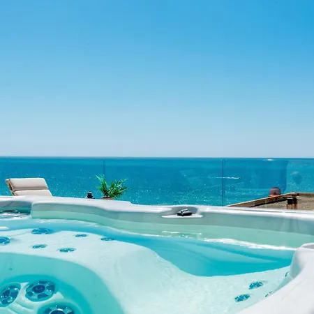 Vivi Homes - Kenzo Pool, Jacuzzi, Terrace & Sea View