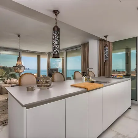 Vivi Homes - Kenzo Pool, Jacuzzi, Terrace & Sea View