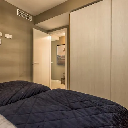 Vivi Homes - Kenzo Pool, Jacuzzi, Terrace & Sea View Apartment