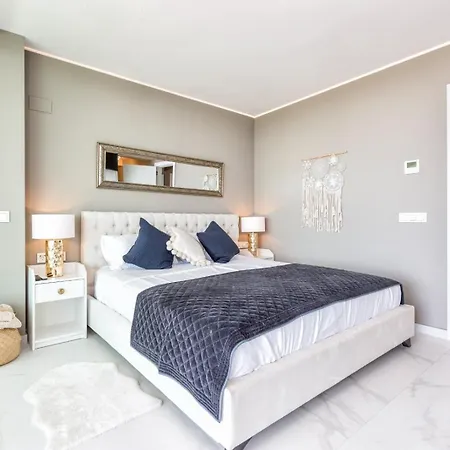 Vivi Homes - Kenzo Pool, Jacuzzi, Terrace & Sea View * Fuengirola