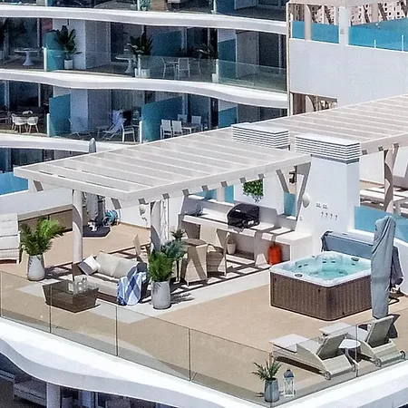 Vivi Homes - Kenzo Pool, Jacuzzi, Terrace & Sea View *
