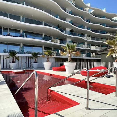 Vivi Homes - Kenzo Pool, Jacuzzi, Terrace & Sea View Apartment *