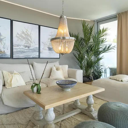 Vivi Homes - La Ola Pool, Terrace & Sea View Appartement *