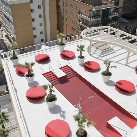 Vivi Homes - La Ola Pool, Terrace & Sea View Apartment