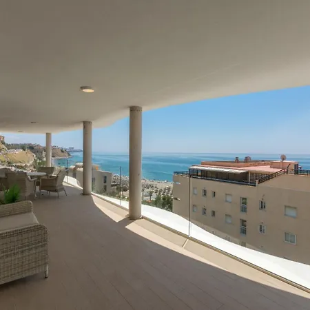 Vivi Homes - La Ola Pool, Terrace & Sea View Apartment