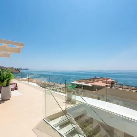 Vivi Homes - La Ola Pool, Terrace & Sea View Apartment *
