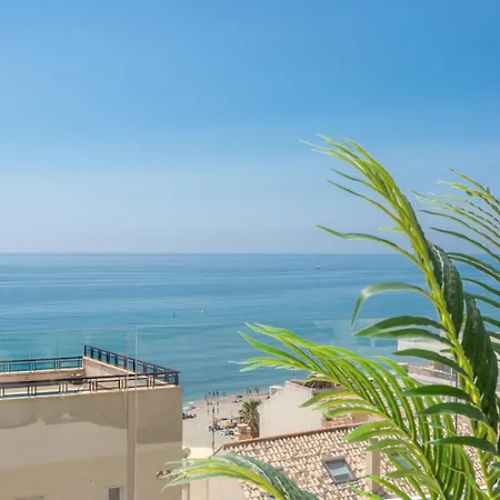 Vivi Homes - La Ola Pool, Terrace & Sea View Apartment *