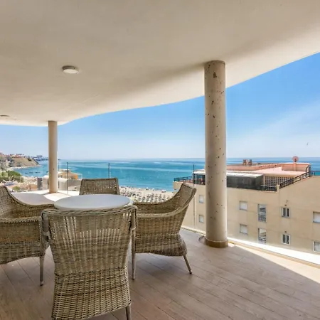 Vivi Homes - La Ola Pool, Terrace & Sea View Apartment *