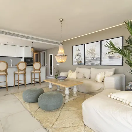 Vivi Homes - La Ola Pool, Terrace & Sea View Apartment