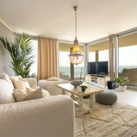 Vivi Homes - La Ola Pool, Terrace & Sea View Apartment *