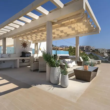Vivi Homes - La Ola Pool, Terrace & Sea View Apartment